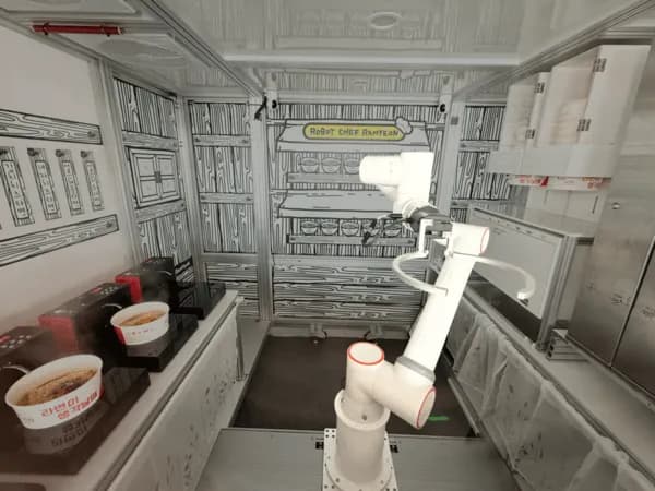 옐로펀트로봇, 청주휴게소에 로봇라면 'YV-2' 첫 상용 배치