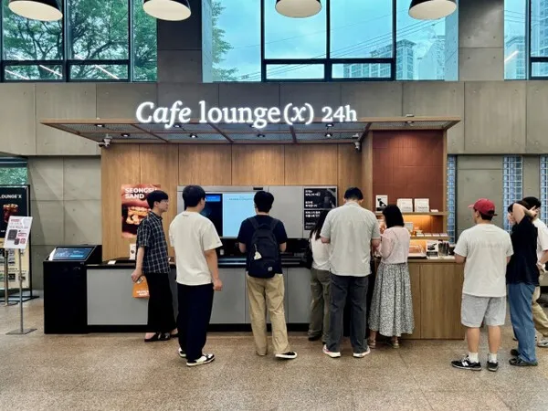 라운지엑스, 로봇카페 전환 모델로 가맹사업 본격화.jpg